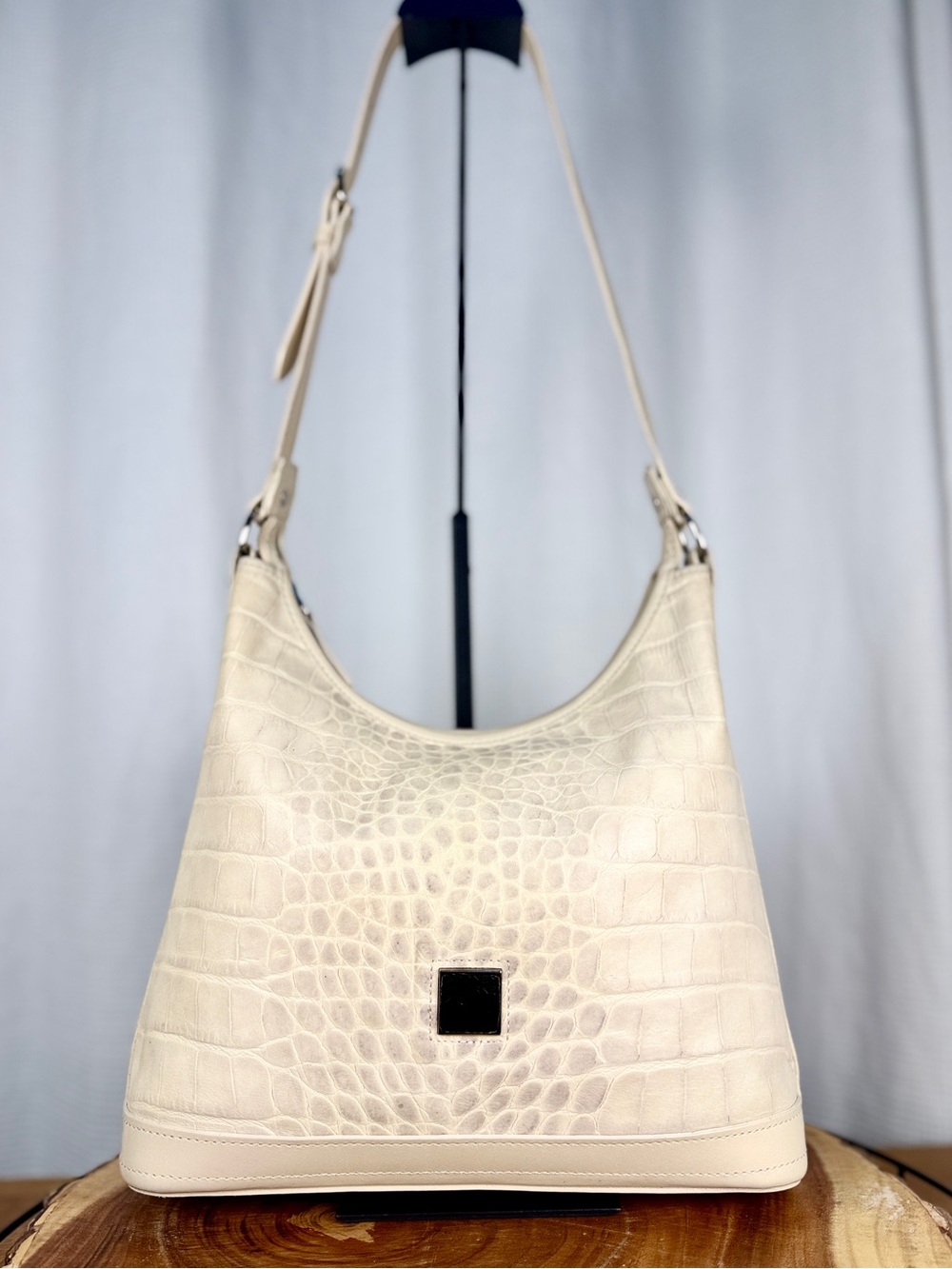 Dooney & Bourke Croco Embossed Leather Shoulder Bag Bone/Cream Rare US Made EUC